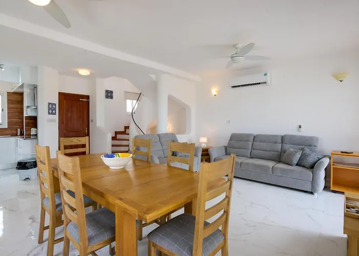 Apollo 63 Vila Paphos