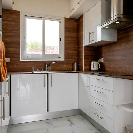 Apollo 63 فيلة بافوس